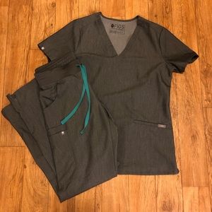 FIGS size small scrub set. Casma top, Kade bottom.